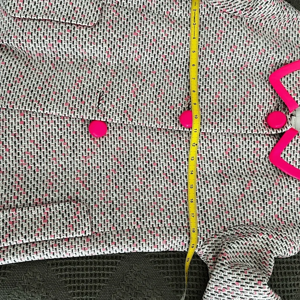 KATE SPADE Carrie’s Pink Tweed Coat With Hot Pink Buttons Size 4